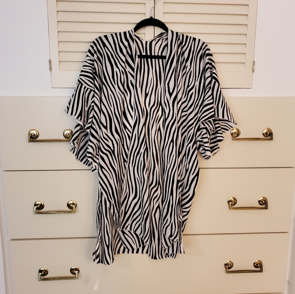NWT Ladies L/XL Shrug